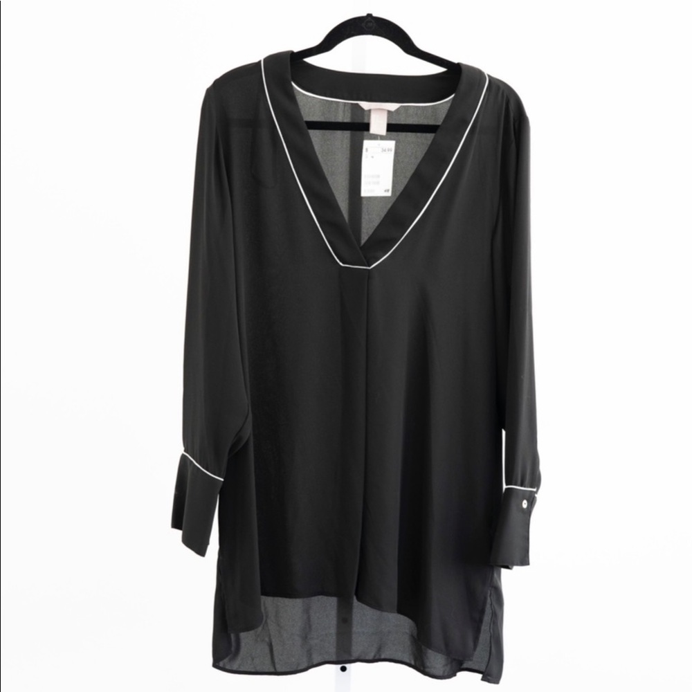 H&M tunic v-neck blouse. NWT. Sz 16. Black.